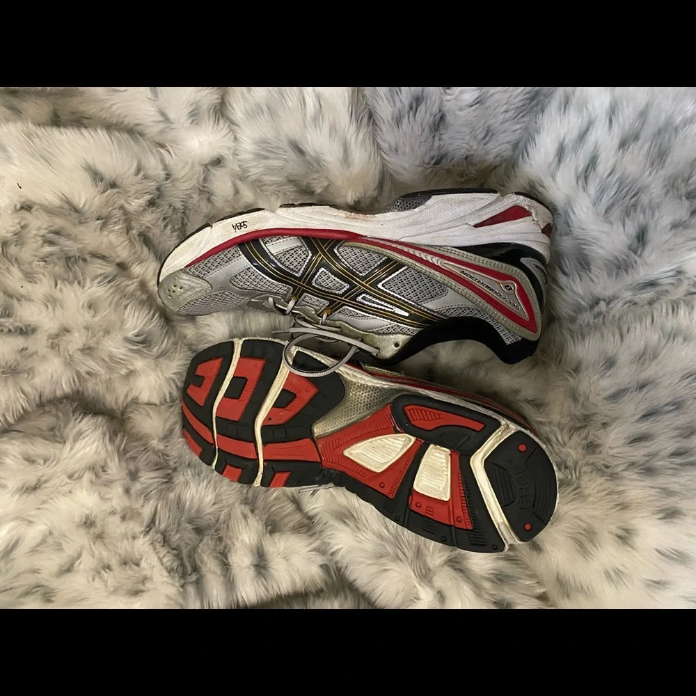 ASICS - Picture 1 of 3